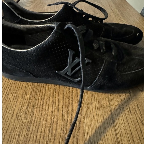 Louis Vuitton Sneakers - Picture 3 of 9